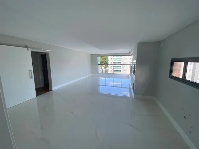 Apartamento à venda com 3 quartos, sendo 3 suítes, 2 vagas, 137m² na Rua Timbó no Victor Konder, Blumenau