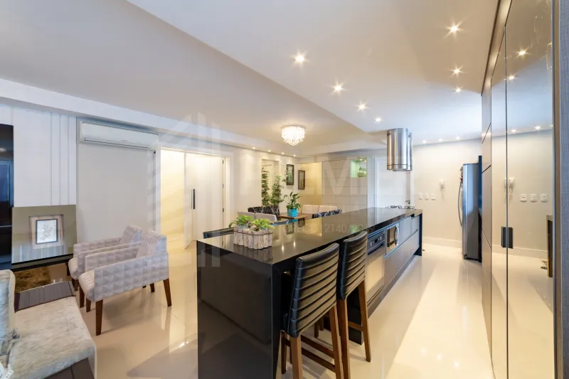 Apartamento à venda com 3 quartos, sendo 3 suítes, 2 vagas, 138m² na Promotor Ribeiro de Carvalho no Vila Nova, Blumenau