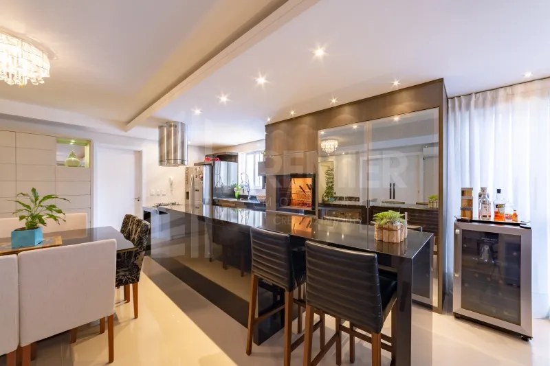 Apartamento à venda com 3 quartos, sendo 3 suítes, 2 vagas, 138m² na Promotor Ribeiro de Carvalho no Vila Nova, Blumenau