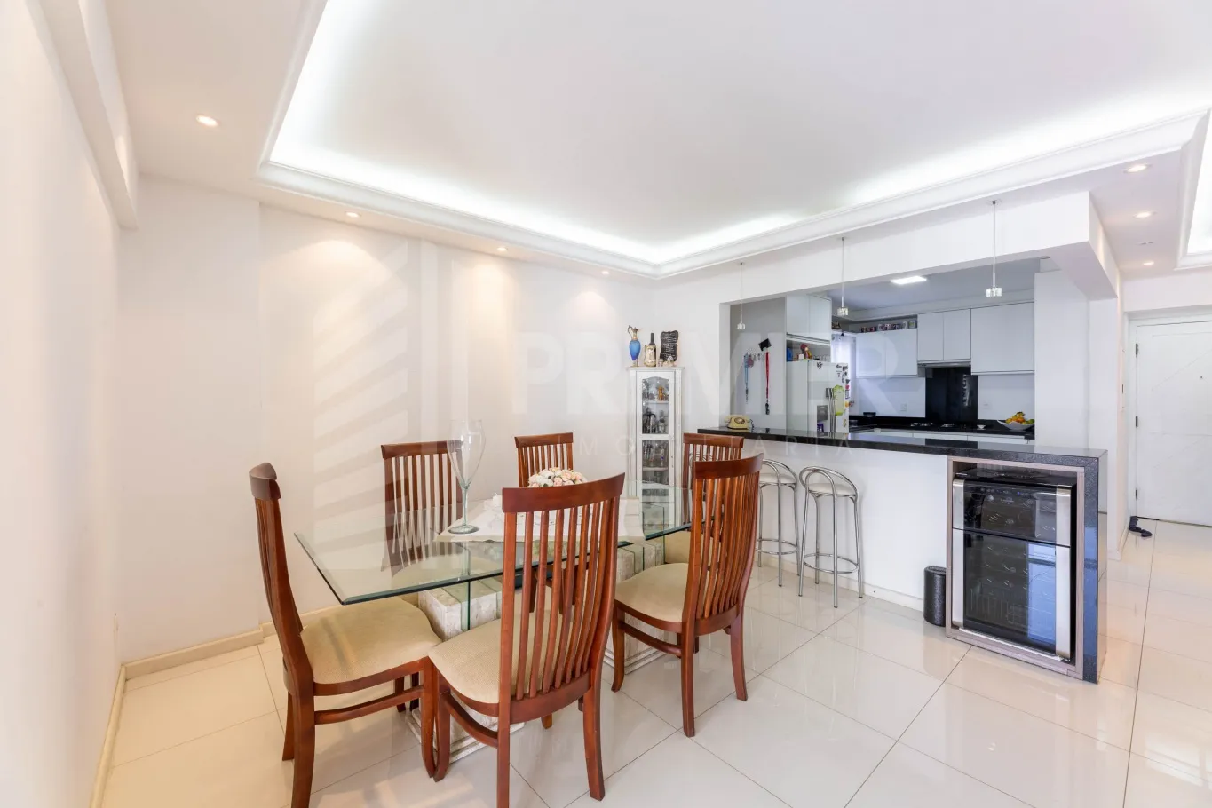 Apartamento à venda com 3 quartos, sendo 1 suíte, 2 vagas, 139m² na rua Chile no Ponta Aguda, Blumenau