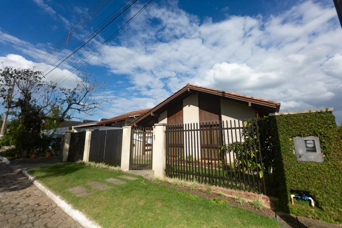 Casa à venda com 3 quartos, sendo 1 suíte, 2 vagas, 240m² na Alameda Roberto Grossembacher no Vorstadt, Blumenau