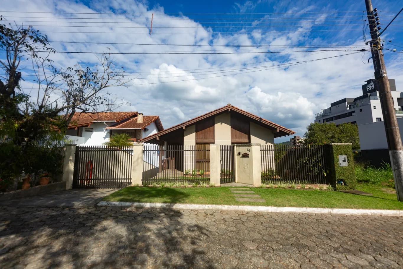 Casa à venda com 3 quartos, sendo 1 suíte, 2 vagas, 240m² na Alameda Roberto Grossembacher no Vorstadt, Blumenau