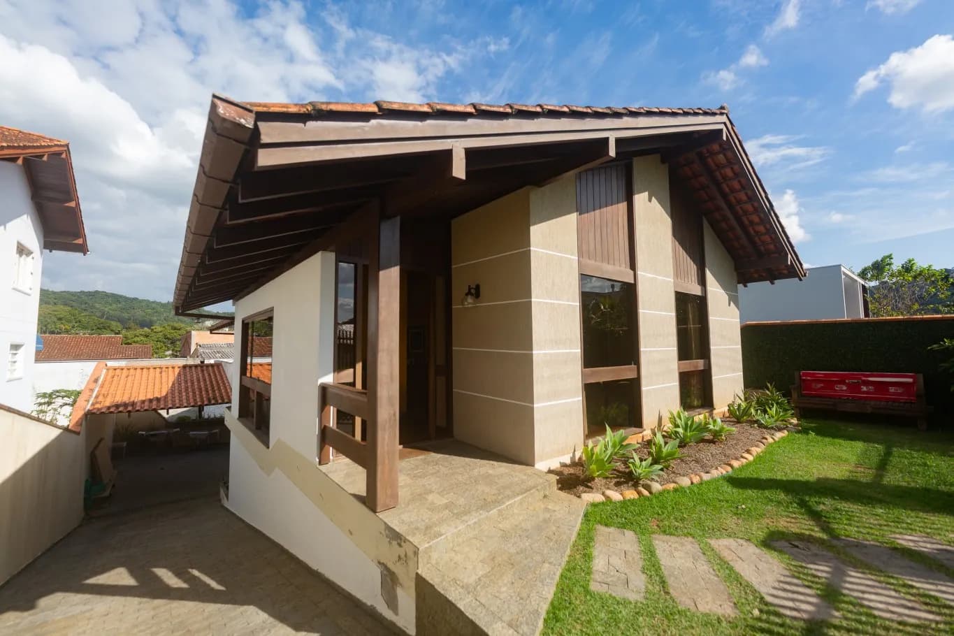 Casa à venda com 3 quartos, sendo 1 suíte, 2 vagas, 240m² na Alameda Roberto Grossembacher no Vorstadt, Blumenau