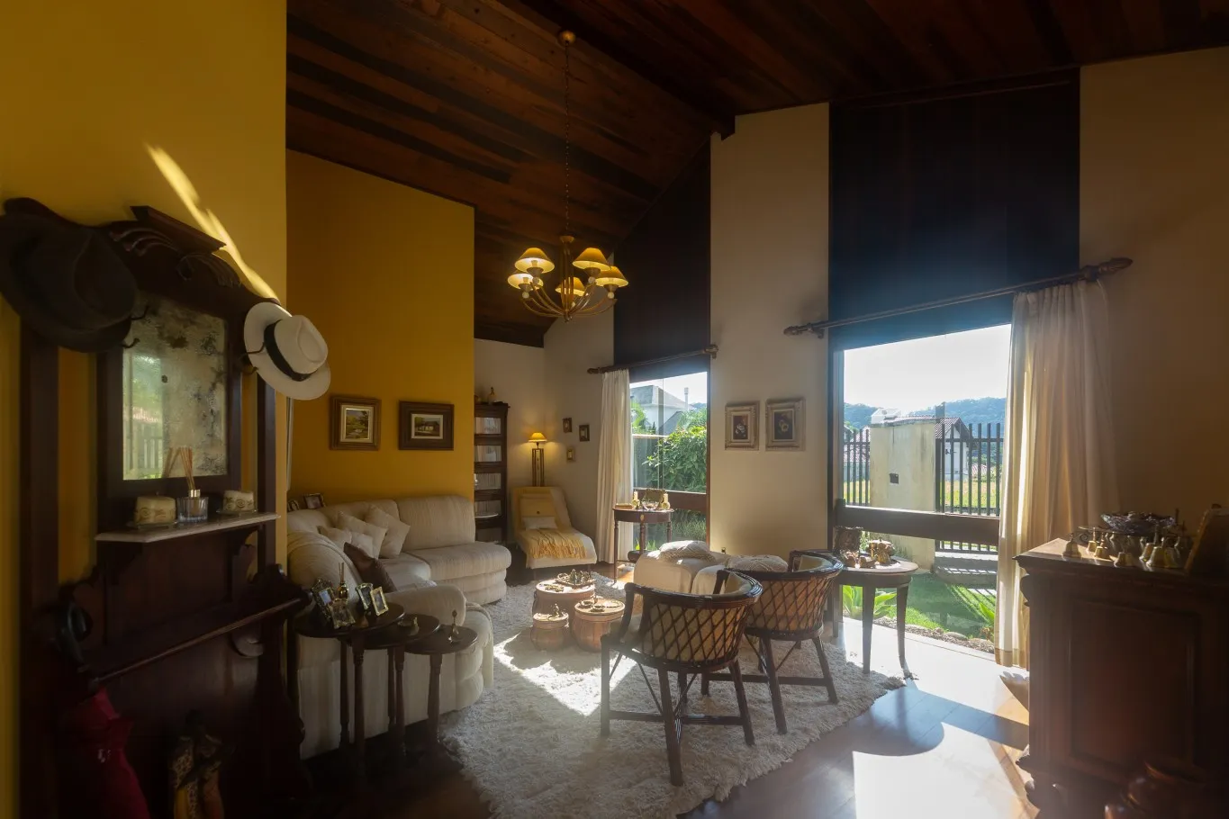 Casa à venda com 3 quartos, sendo 1 suíte, 2 vagas, 240m² na Alameda Roberto Grossembacher no Vorstadt, Blumenau