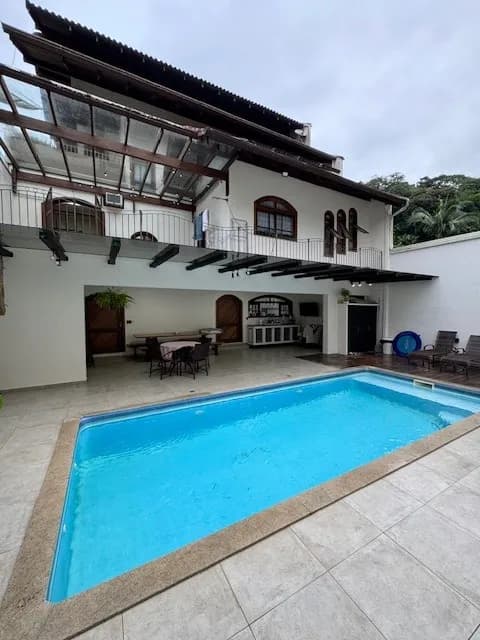 Casa à venda com 3 quartos, sendo 1 suíte, 3 vagas, 280m² na Rua Antônio Zendron no Valparaiso, Blumenau