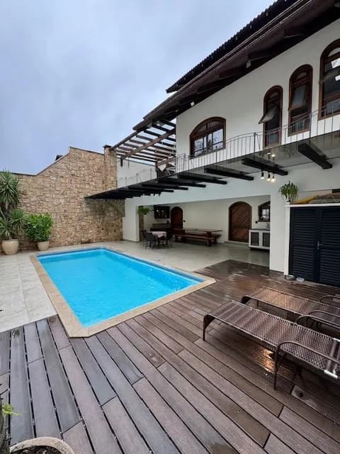 Casa à venda com 3 quartos, sendo 1 suíte, 3 vagas, 280m² na Rua Antônio Zendron no Valparaiso, Blumenau