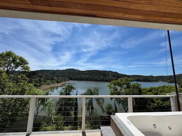 Foto de Casa à venda com 3 quartos, sendo 3 suítes, 300m² na Rua das Sibipirunas no Barragem Rio Bonito, Rio dos Cedros