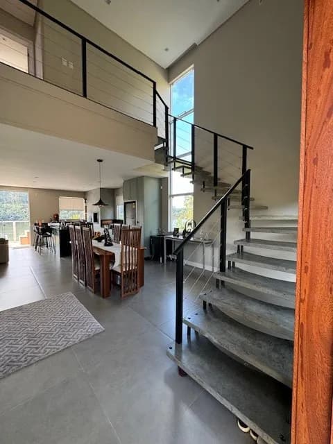 Casa à venda com 3 quartos, sendo 3 suítes, 300m² na Rua das Sibipirunas no Barragem Rio Bonito, Rio dos Cedros