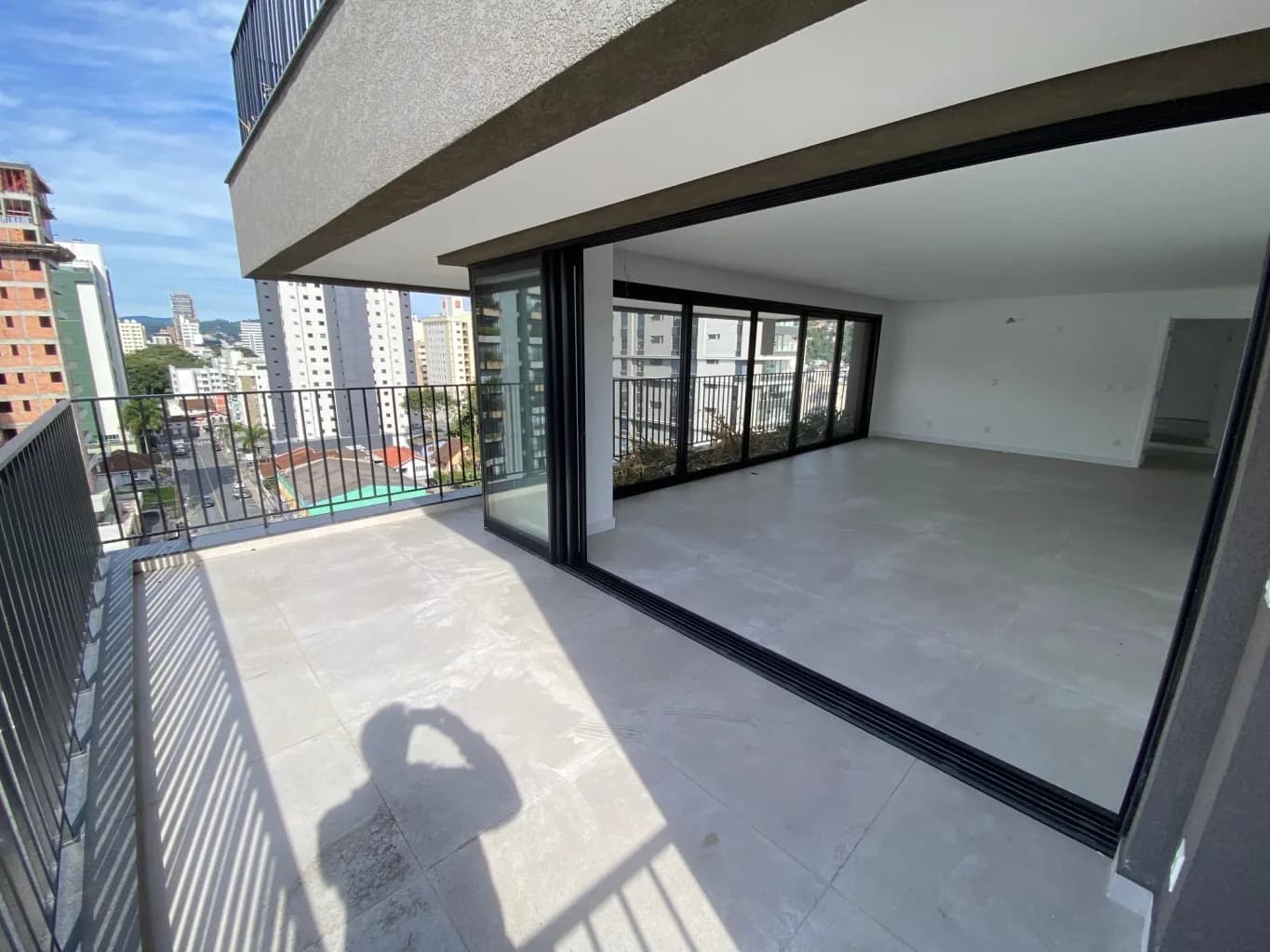Foto de Apartamento à venda com 3 quartos, sendo 3 suítes, 3 vagas, 182m² na Rua Victor Konder no Victor Konder, Blumenau