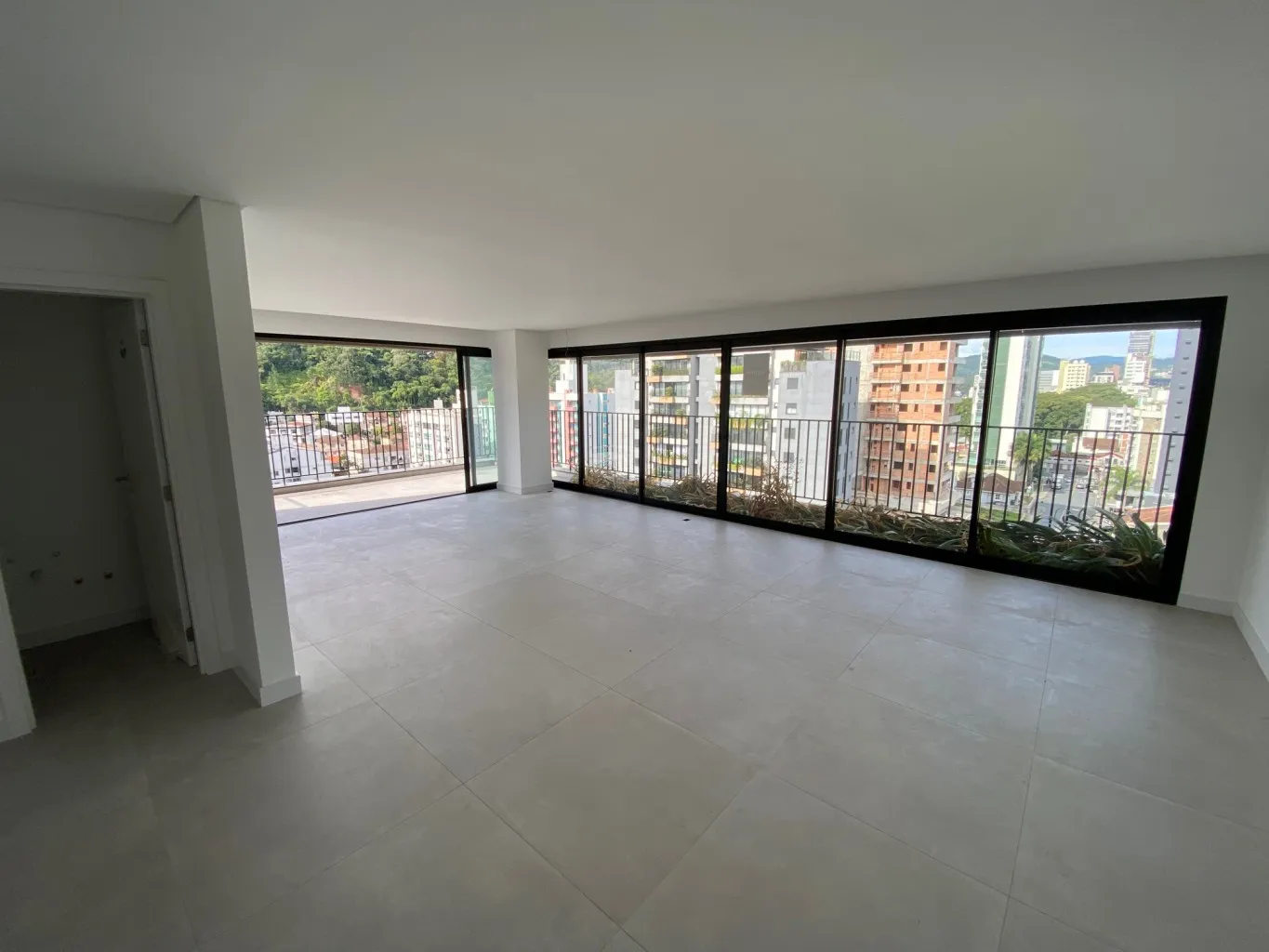 Apartamento à venda com 3 quartos, sendo 3 suítes, 3 vagas, 182m² na Rua Victor Konder no Victor Konder, Blumenau